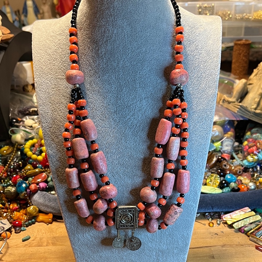 Elegant pink  and Black Beaded Necklace